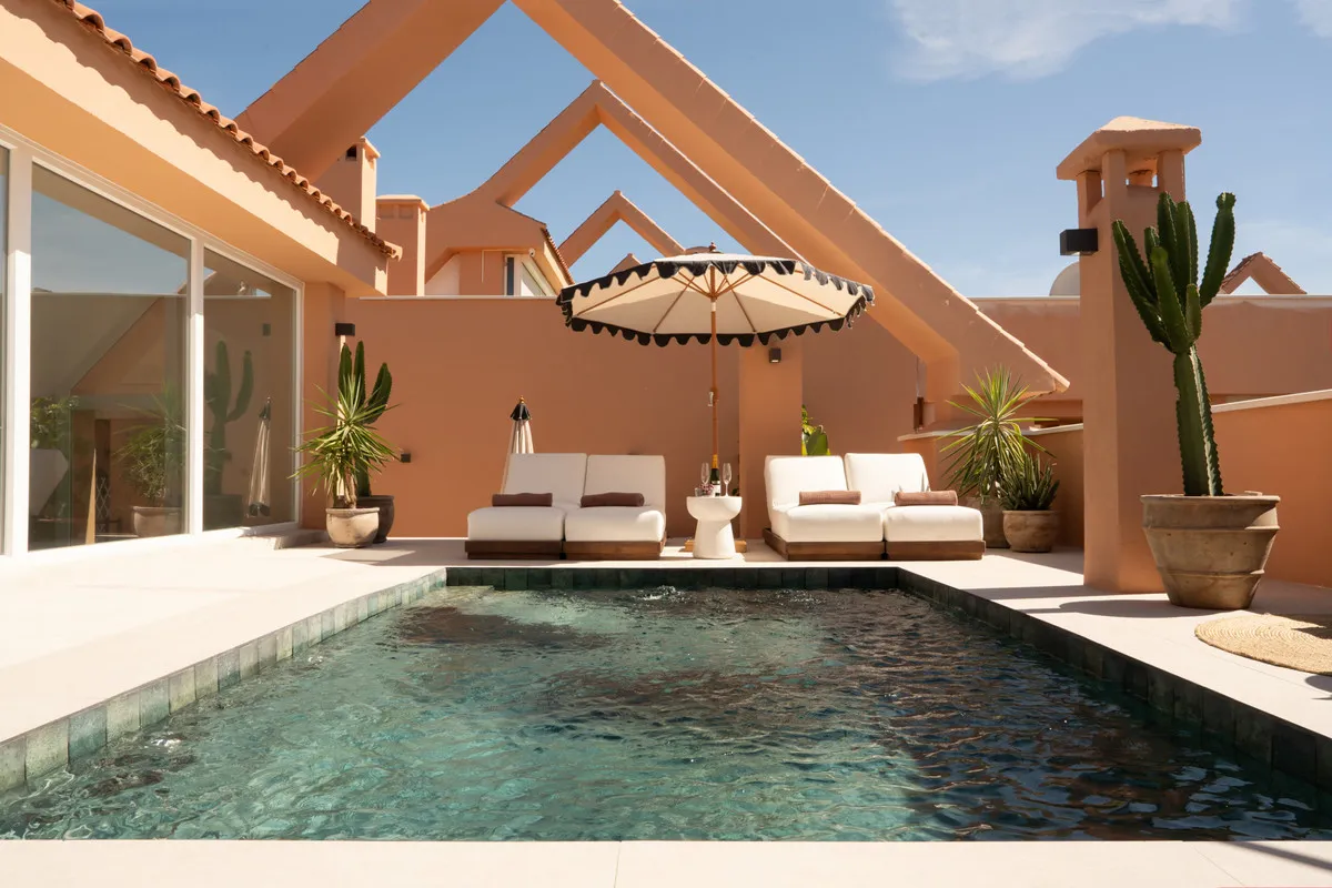 98304a39-3b3a-4a42-b34e-7d56eac4c30a