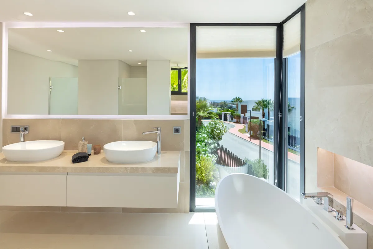 beb1c631-5491-43c2-8d2b-ea4cf8198616