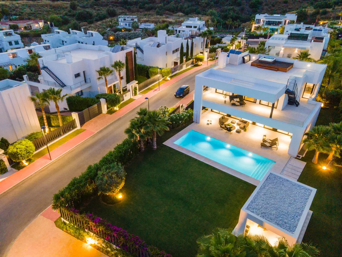 e8cb6416-b59d-4f02-b0e6-f4fd19760043