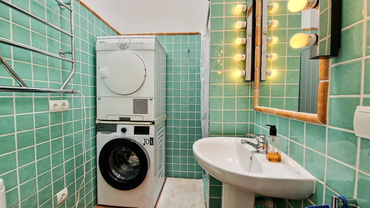 d82a5fff-f369-4cba-a797-59ed82923f30