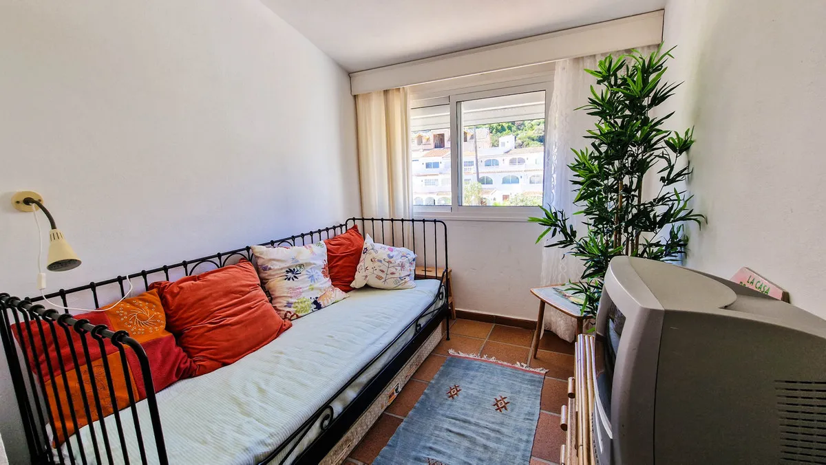 fe93a48d-682e-4b40-8747-7a6fbbce8d12