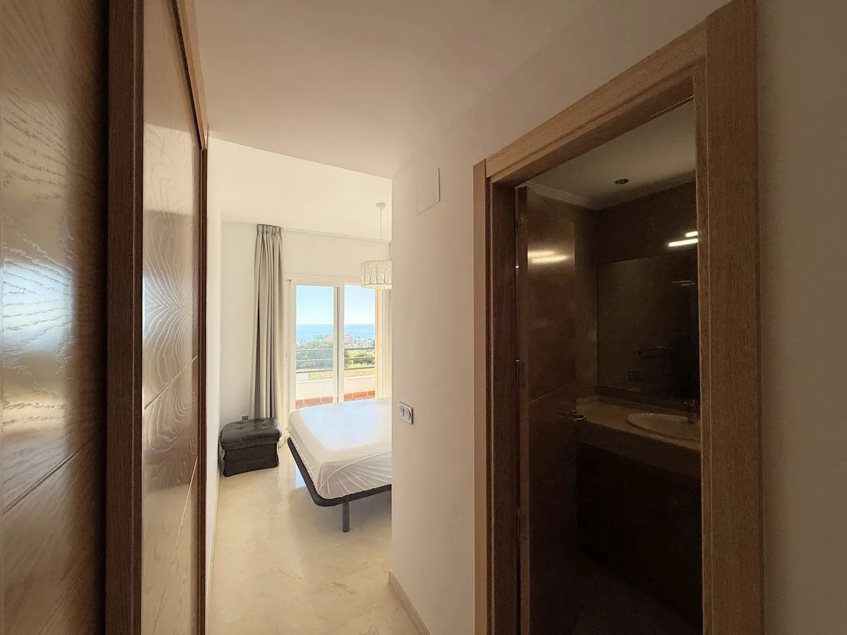 a6c5b784-8b1c-423f-8dfc-c048622b4cba