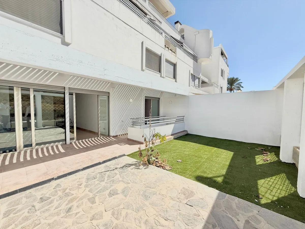 ee76fcf0-0234-4b1e-a8e8-d81deb072976