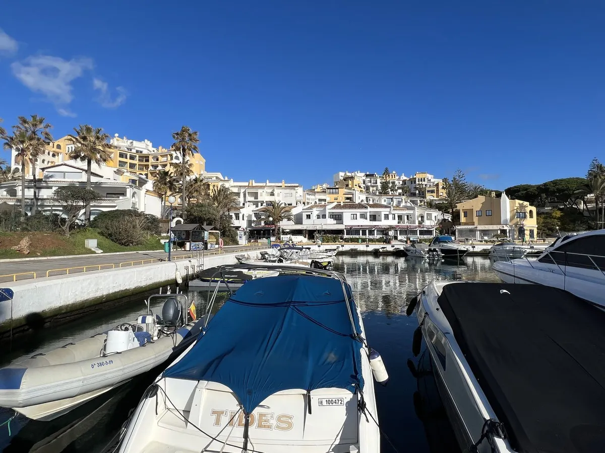 e55274b4-c936-4e4c-b820-10e97a56199f