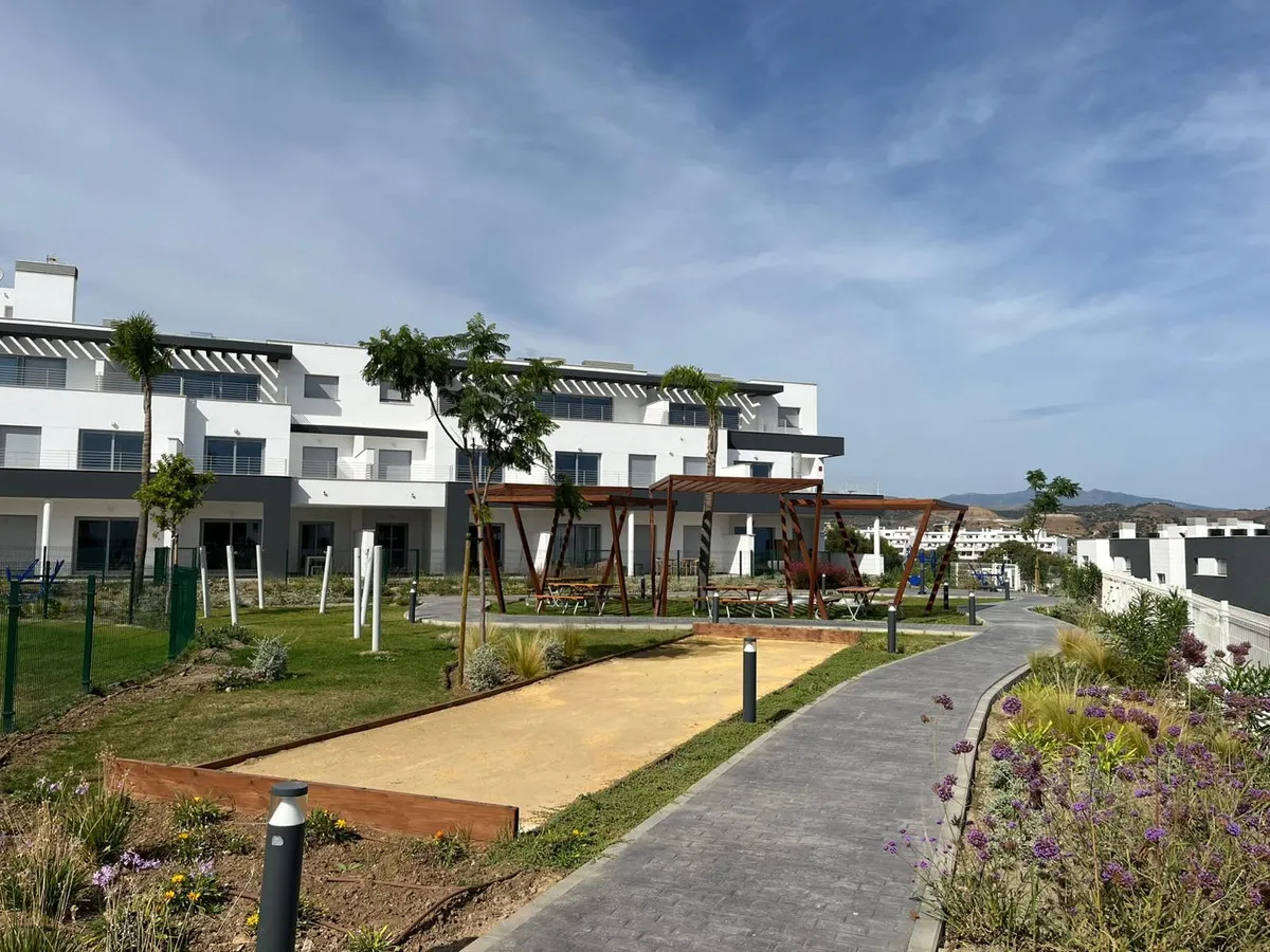 e0e927d7-5761-43a3-9a6d-b3b2e99cbeab