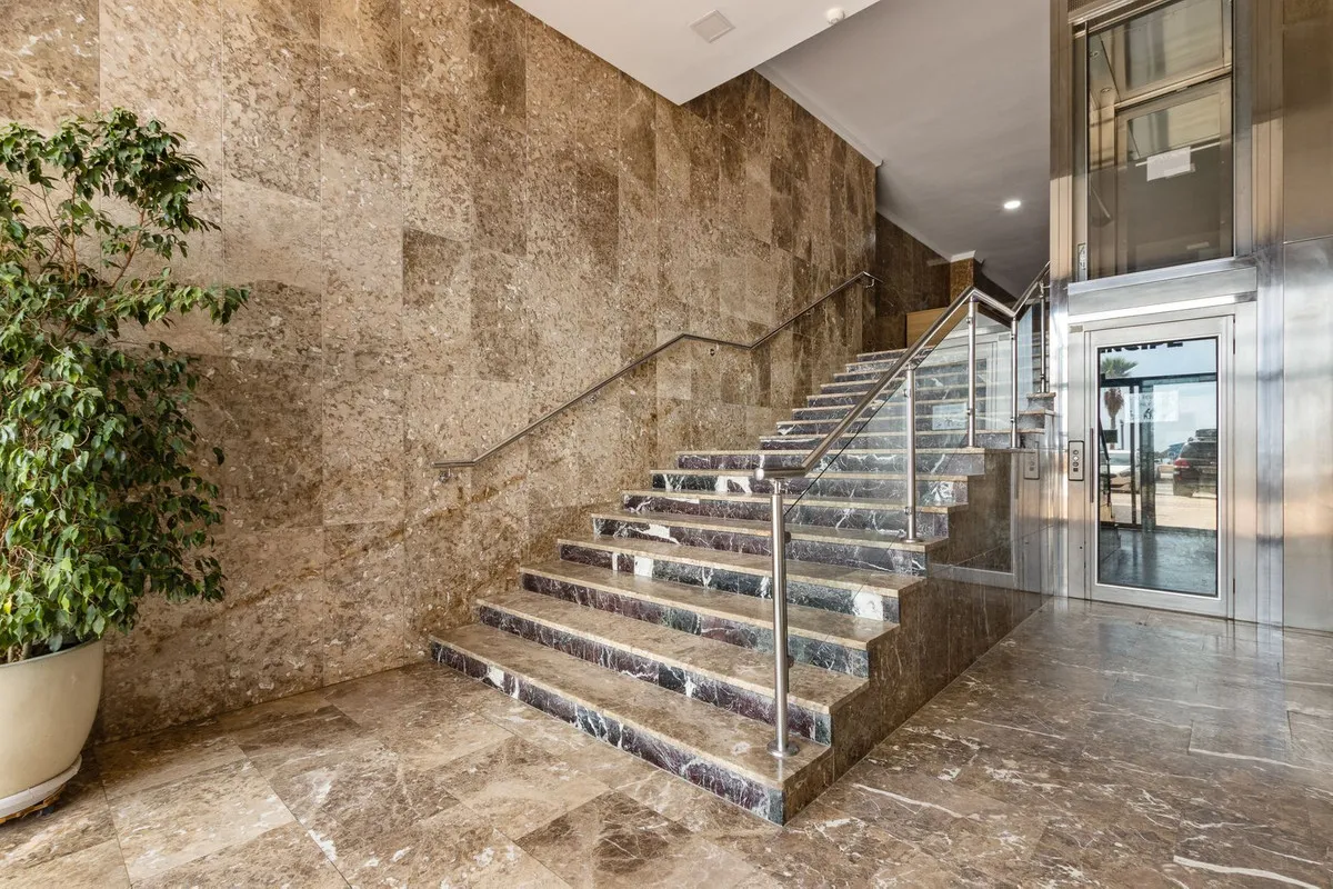 9aff083a-e3b7-4f4a-a102-6808b071ff0b