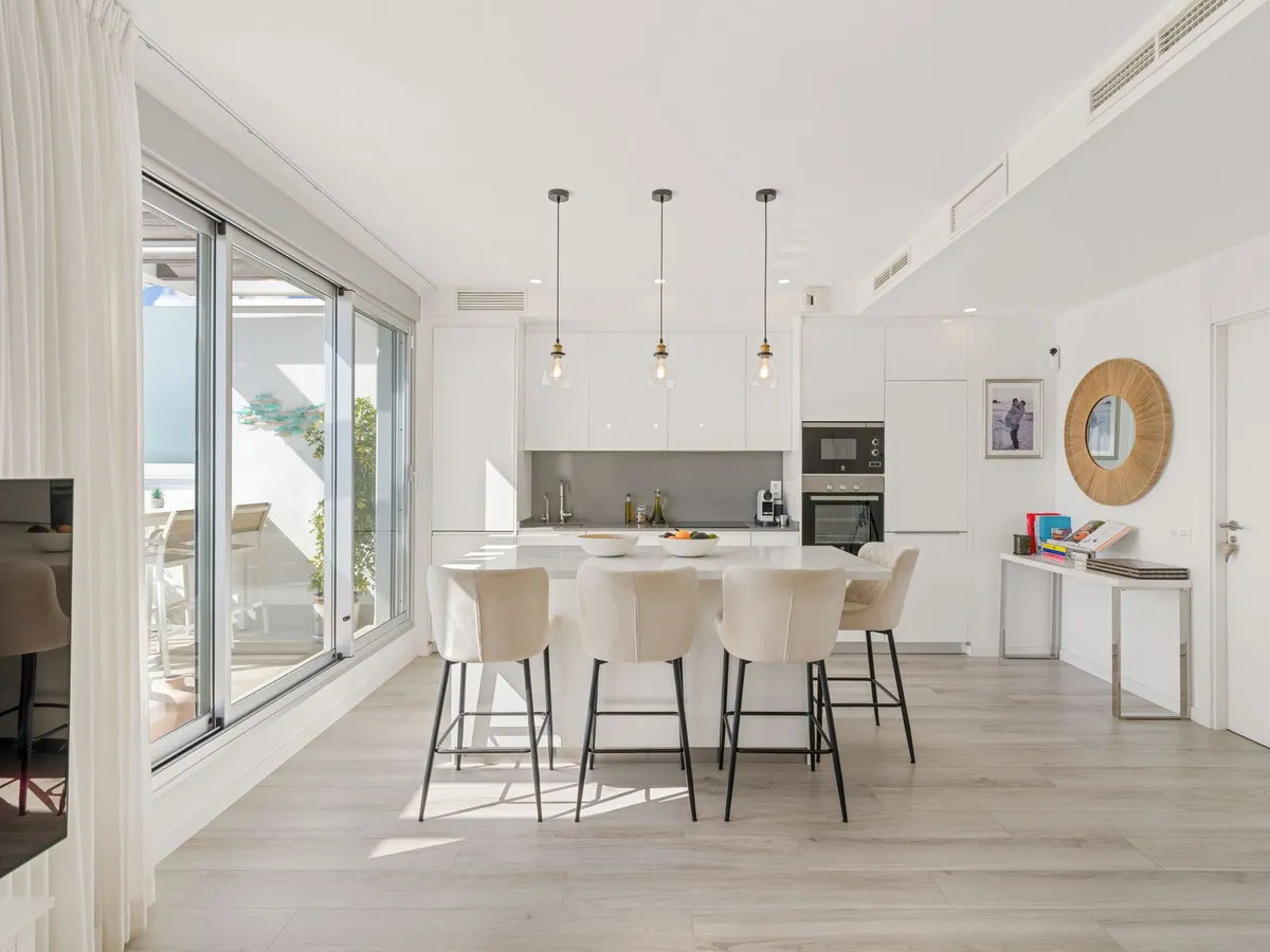 c7712839-e1e6-4dee-9b2b-bce9d3faaa61