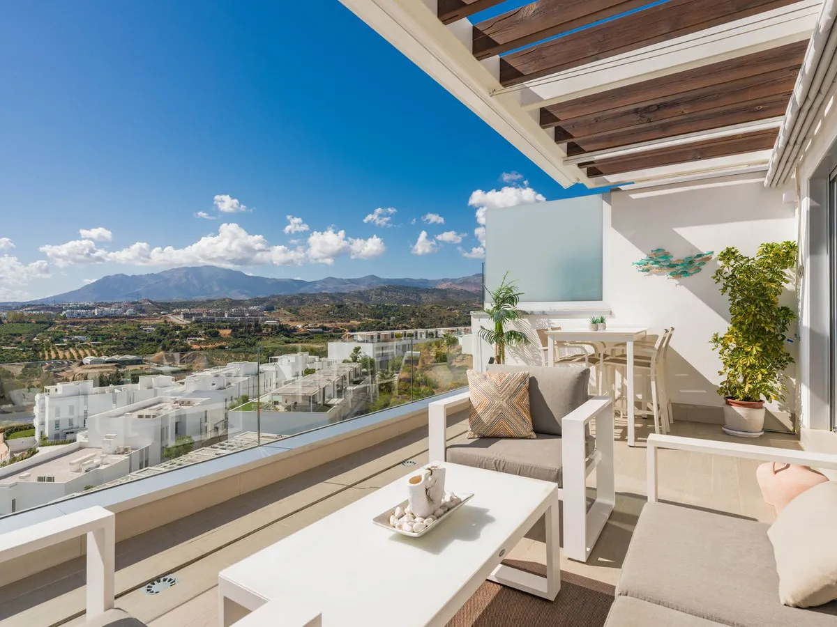 ec1906b4-4cdb-4063-9aca-8501963c7eb5