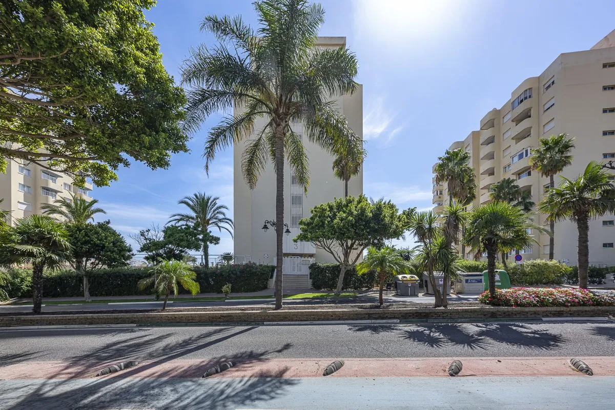 d0e07448-60fd-465f-9c9f-e9e107bad99a