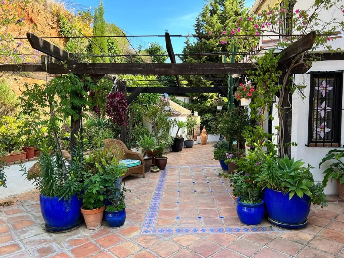 4b45b389-ff58-462c-84c7-ee44163372bd