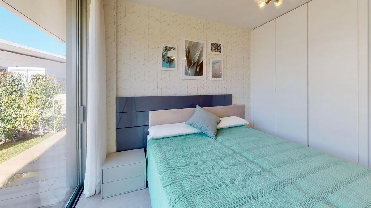 33f35693-4e53-4d61-ba45-d088fb947420