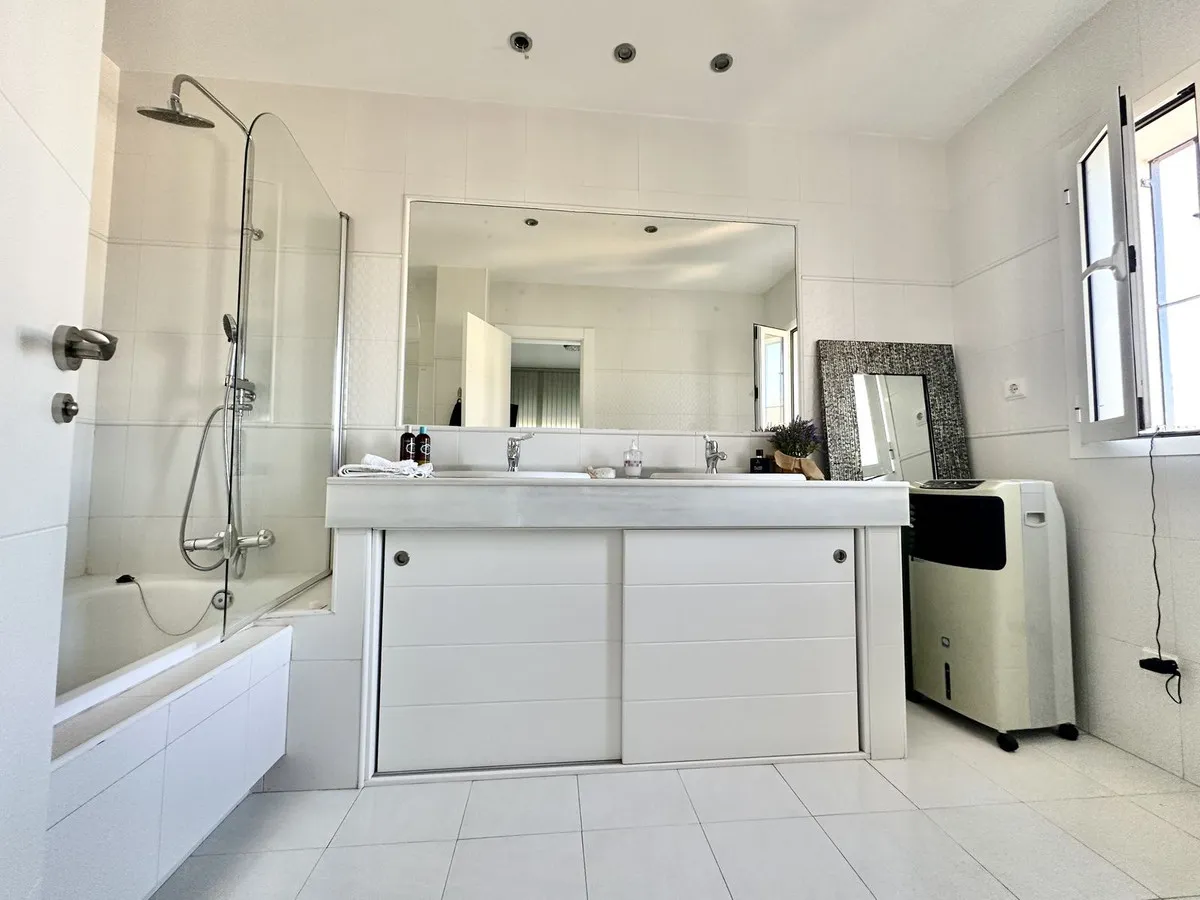 38a1a412-bf6d-4a5c-8047-7ff7d15fc36c