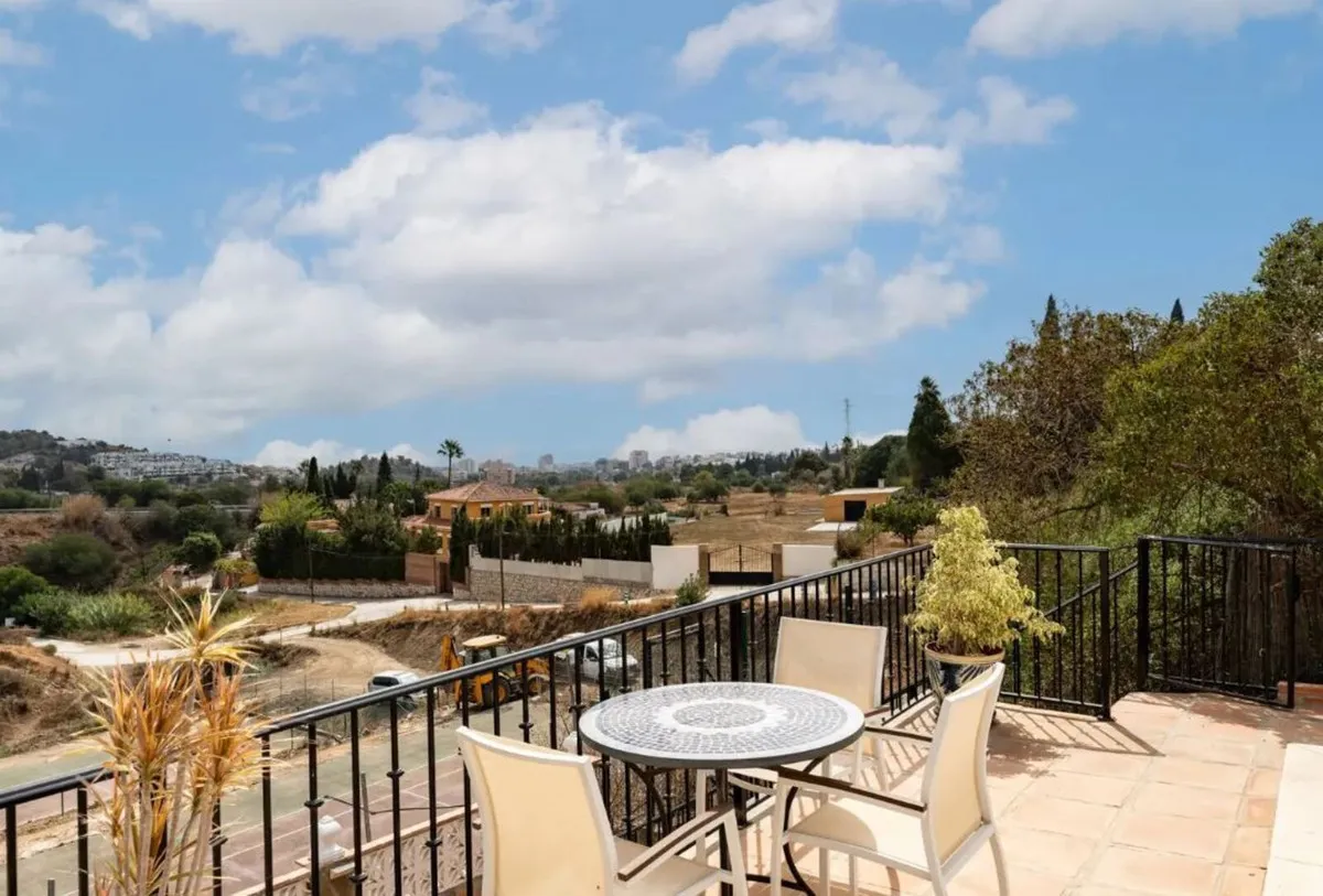 c941c6e8-246a-4a98-b89b-1d1a97405e43