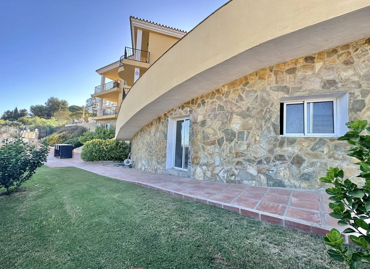 e7f89856-8c61-43b7-a848-c2af70aa08e9