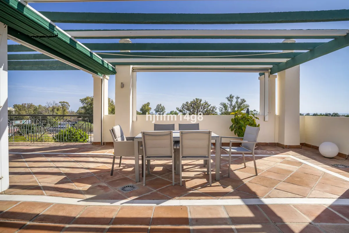 5693b8e7-883d-4fd4-9fc5-8697bf96d610