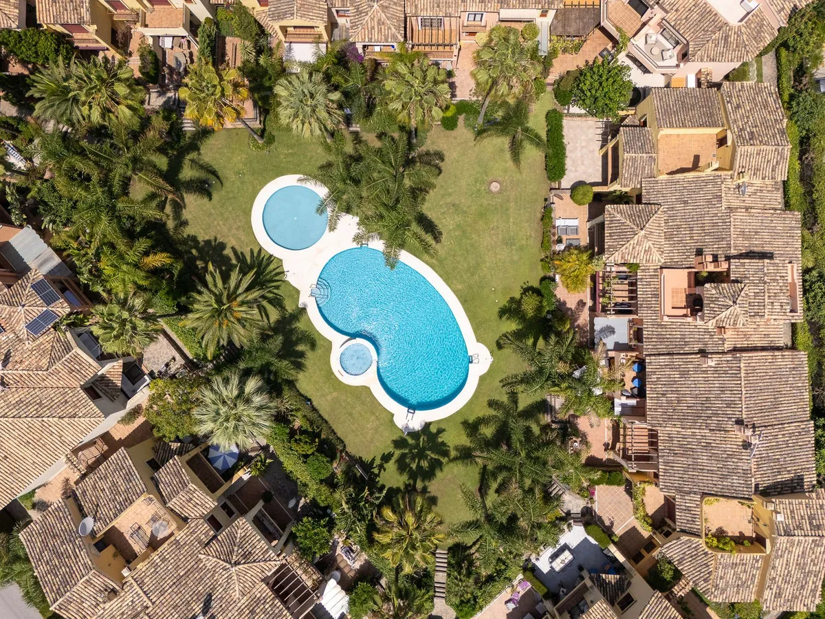 23641455-2092-46c8-aa6e-2b6698360431