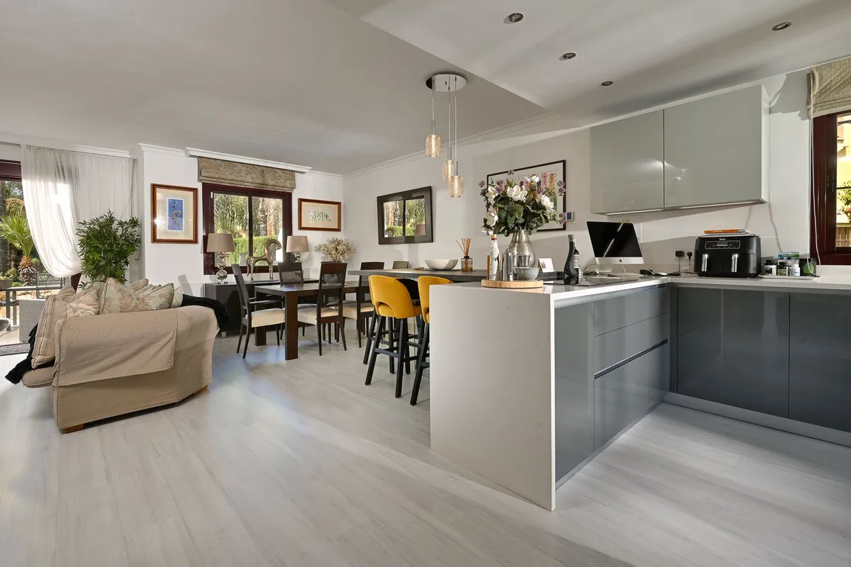 b86b4baf-b2a5-4023-8cd7-9fc02610dc3b