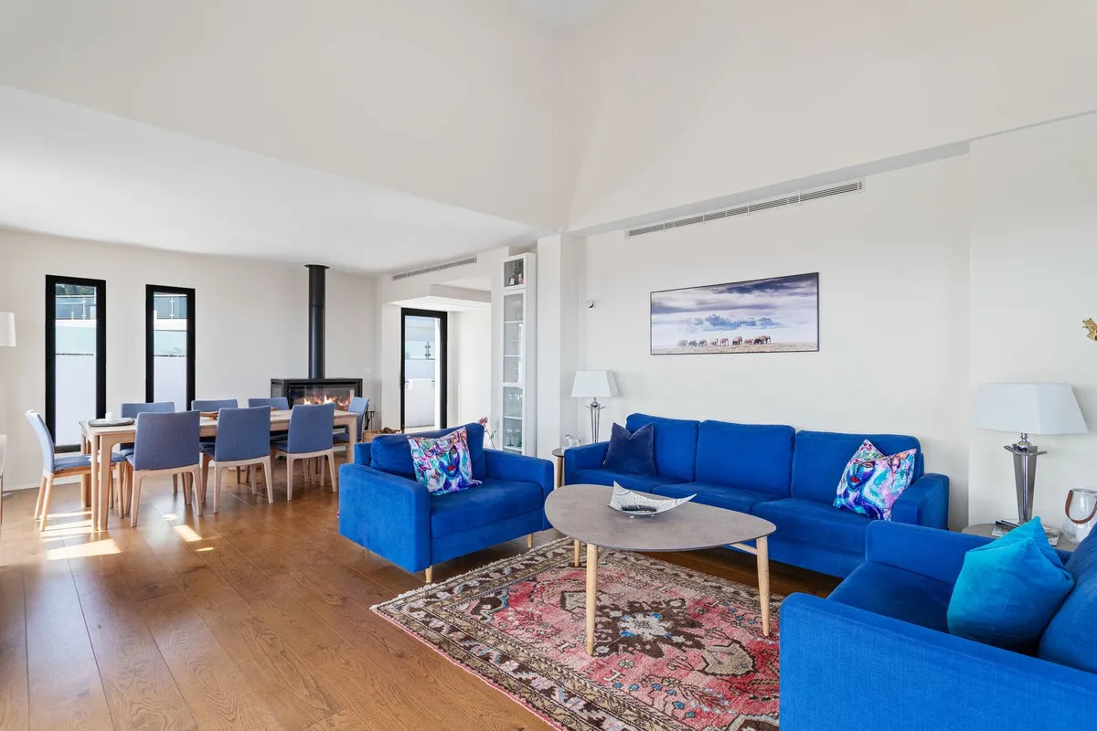 737b9c7f-d132-4473-bbcb-da15a009d21f