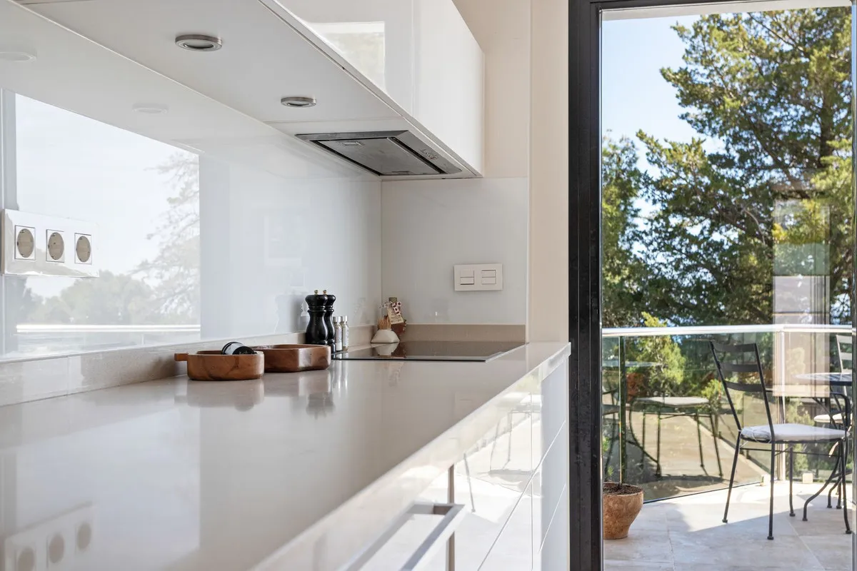 d9eafc10-b78a-4f20-a2d1-7e4363cdc6c1