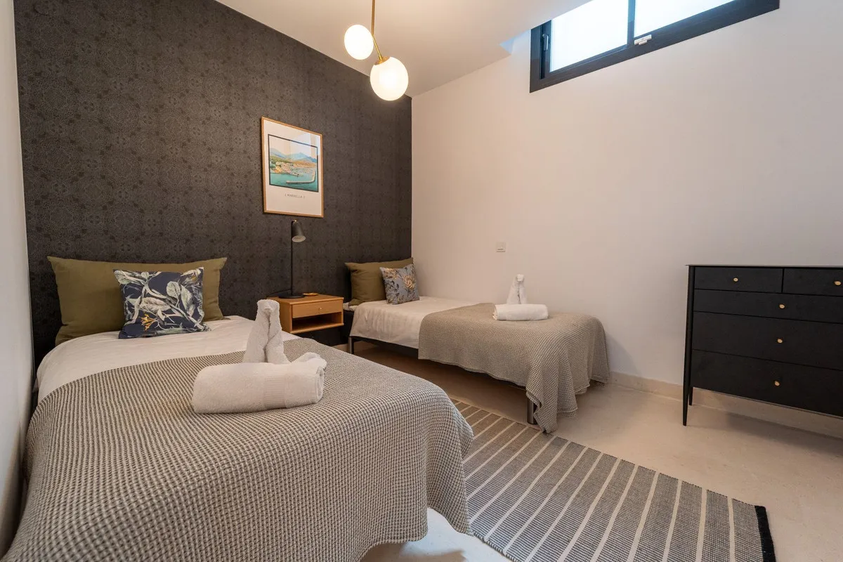 a04bc826-7f5f-46f8-a0cf-2fe3eec06b49