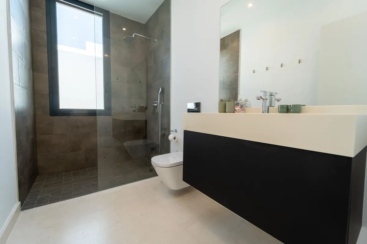 d20ffb9c-1939-4d47-a9e9-730c2a5a05a8