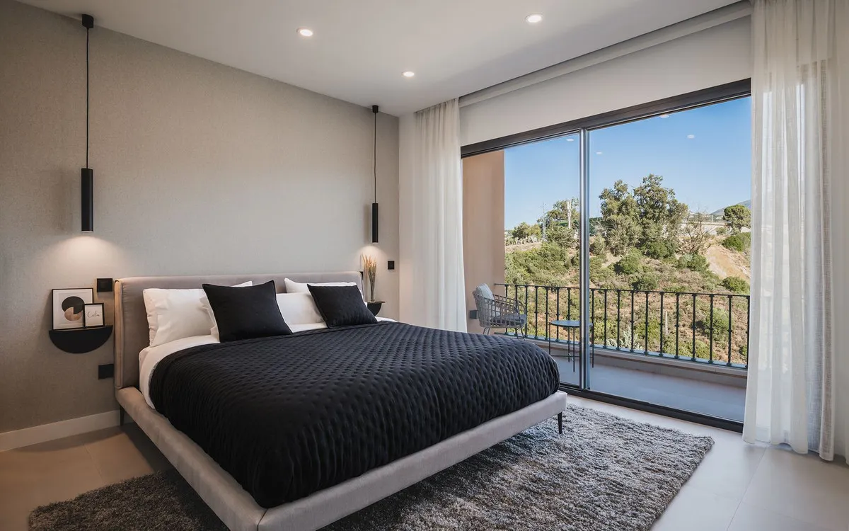 e9e9c4ff-54c6-4880-afab-e909b9e40406