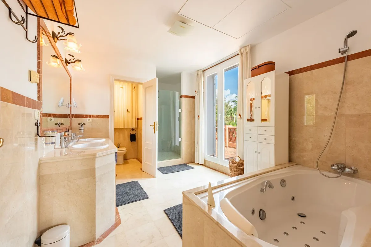 06528eca-88e1-47a5-ad4e-08b527d91a21