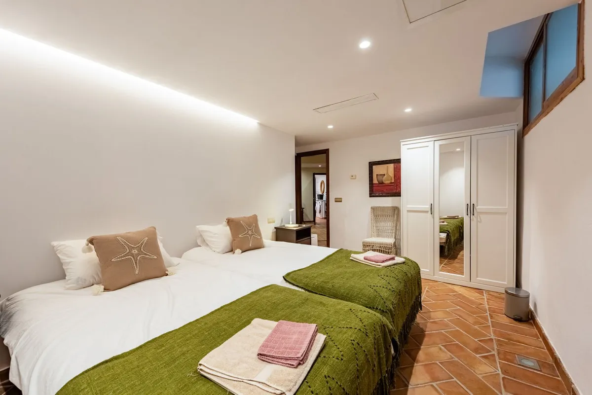 77399a7a-fc8b-4678-ab5e-07b7978cf1ae