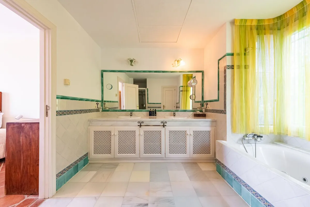 9e653104-c45e-469f-8d8a-1f5eed8ffd0c