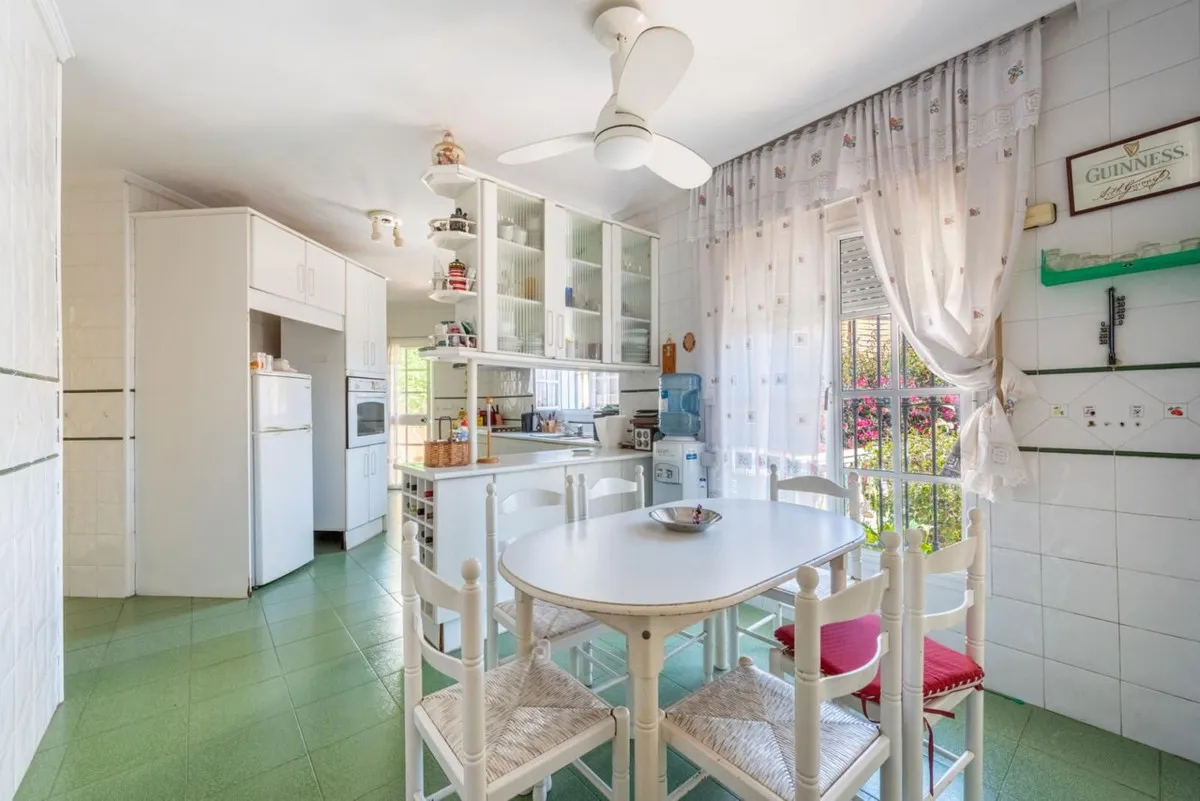 aeb52f2b-293a-48e0-b336-bf9ac30ceacc