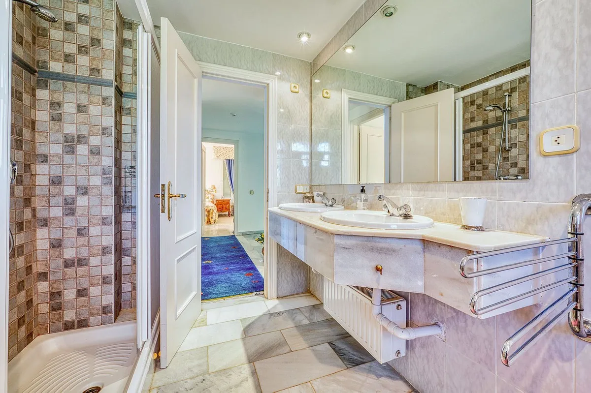 4638330f-7f77-41e1-8770-93e0630d466b