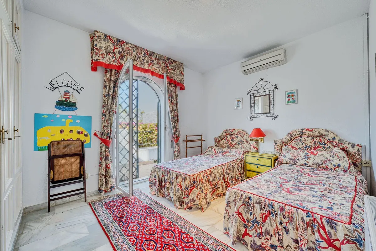 7293ab1e-318a-413b-beab-14d5463c9fb1