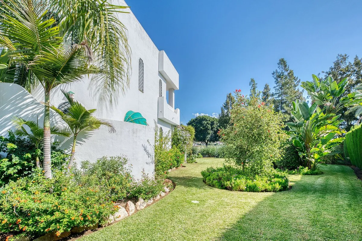 dff1f7a8-e7c7-4407-909f-0a2b8693119e