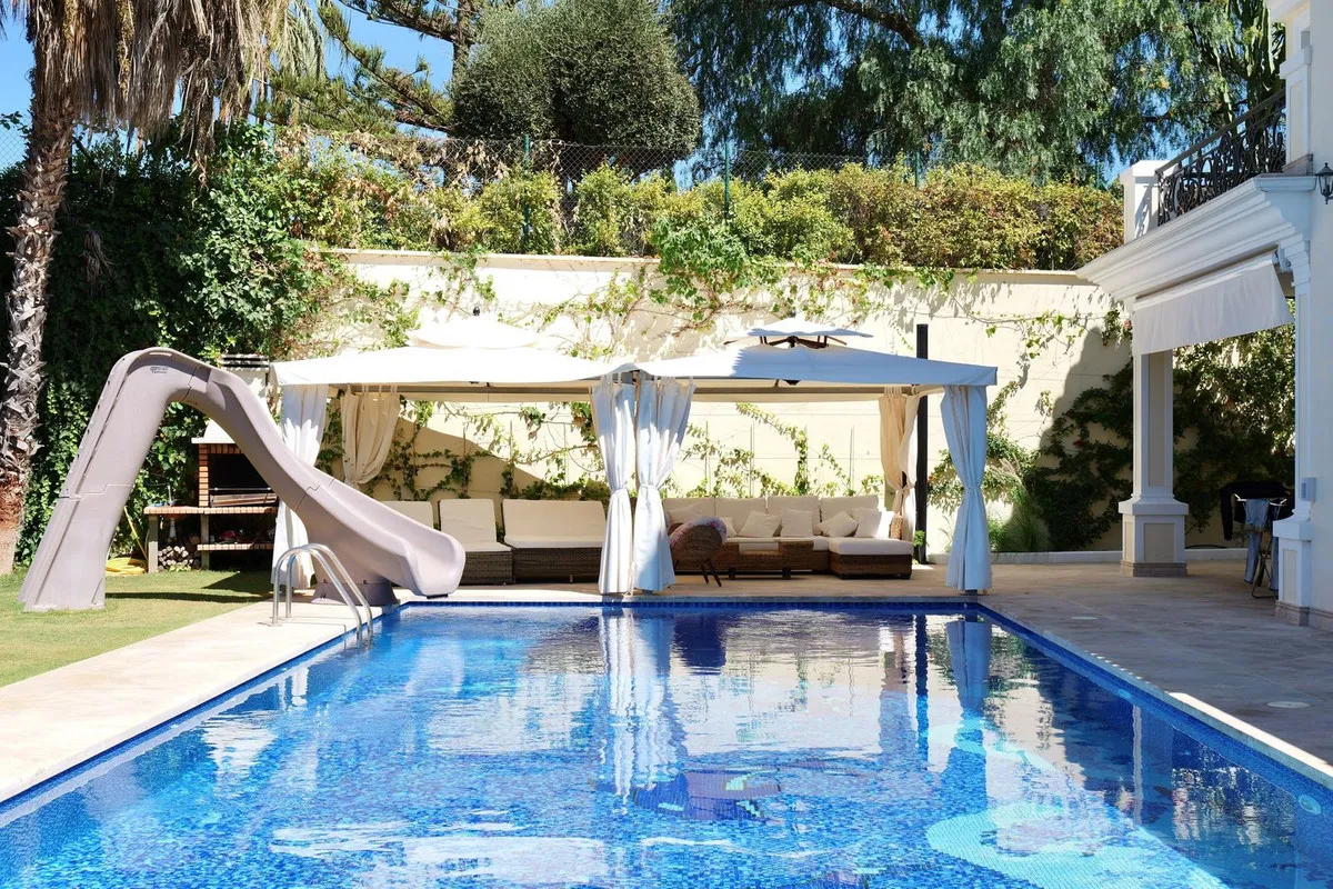 dba7cbaf-6a84-4e70-a2b9-8e82cd739e13