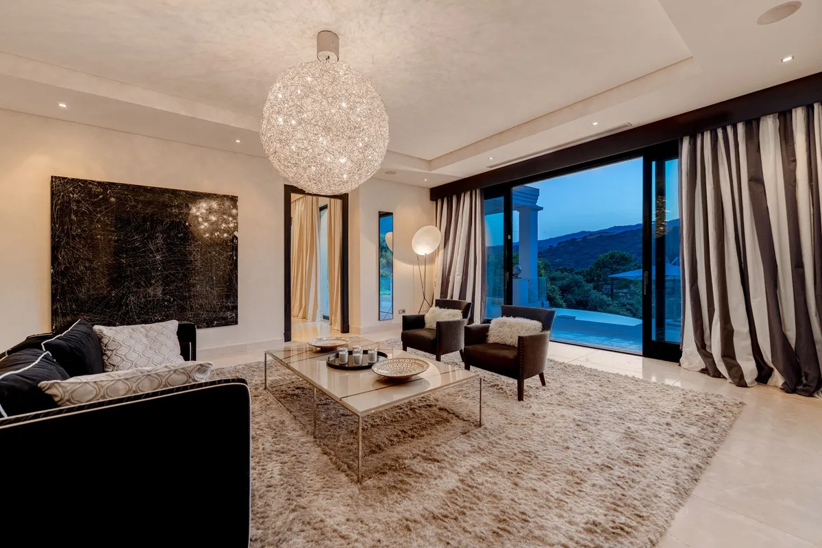 8d63df73-42c7-4f25-9312-33ebfe3f926a