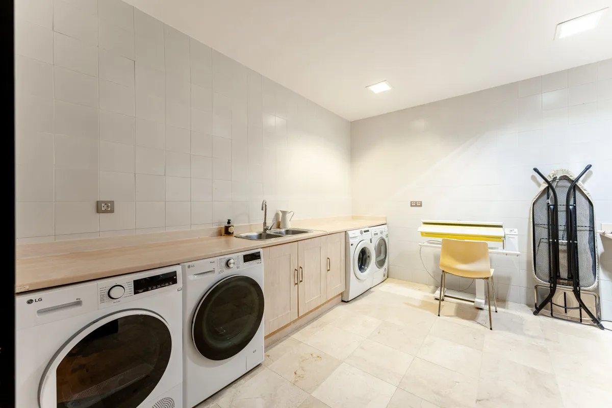 9da978b7-8871-4145-a4a8-c57267f95c60