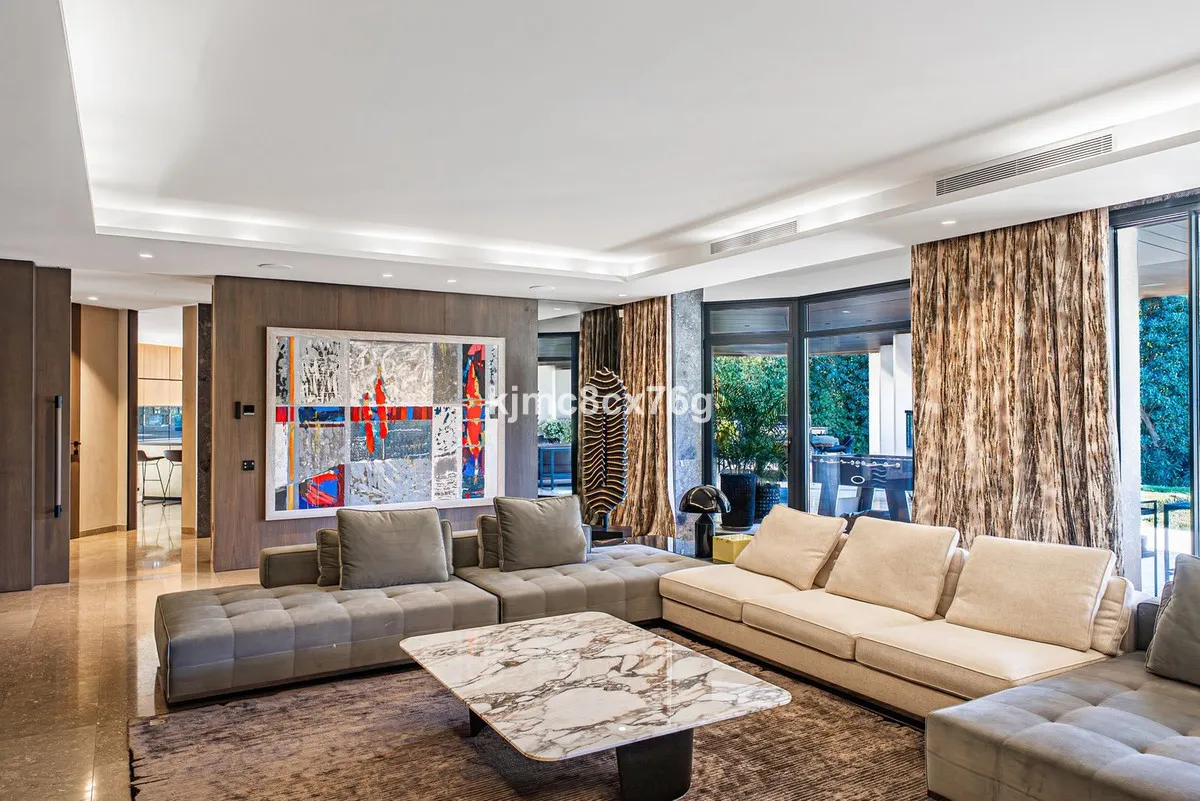 01f113ad-35fe-4c74-b1bd-c926ff2051b2