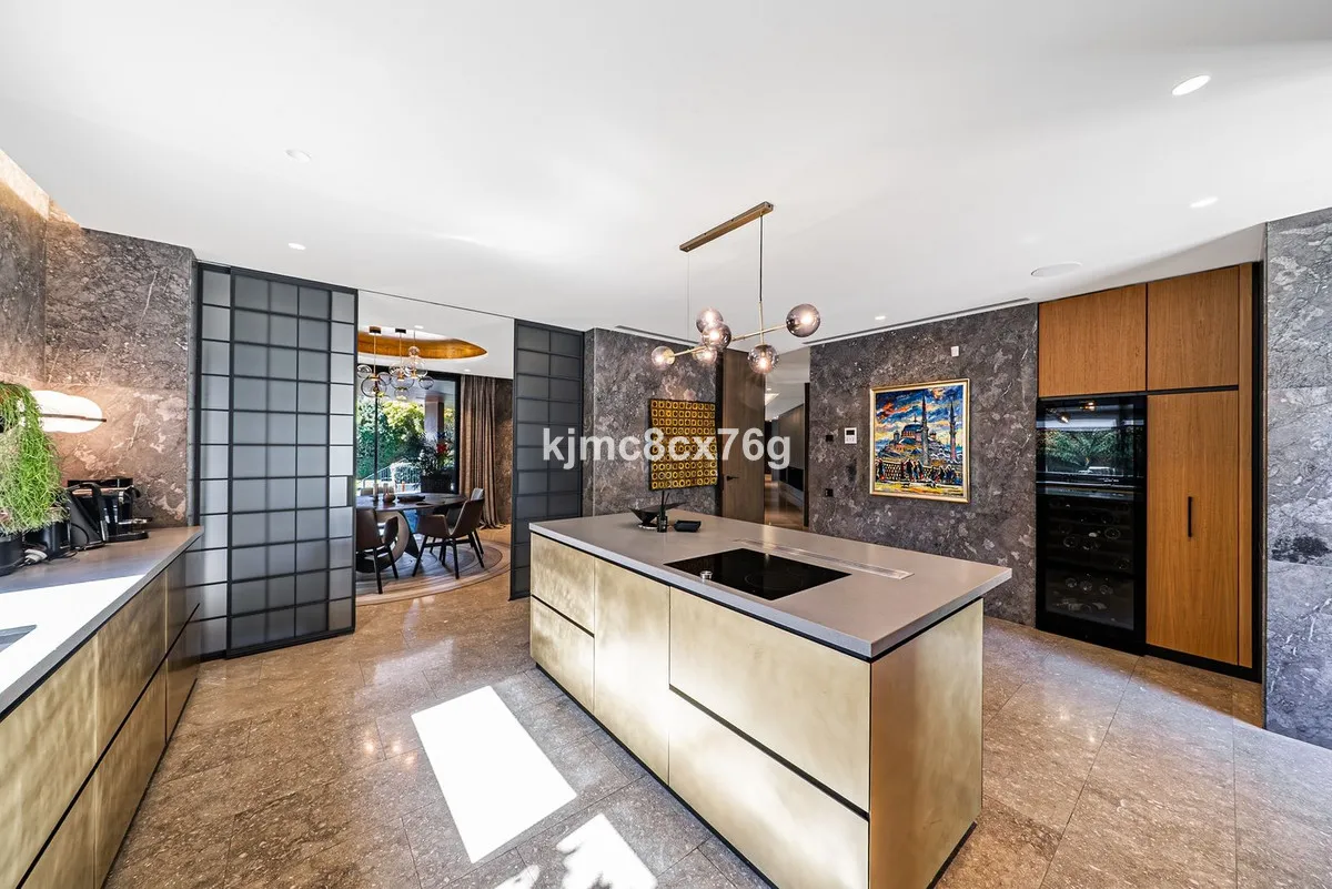 05feea7e-551e-4d33-a72a-bfbb4318c547