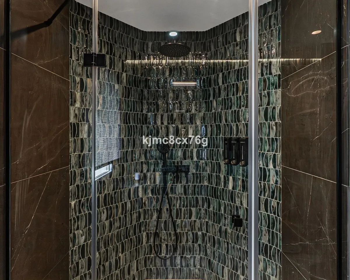 5ec43b6e-f822-477b-a547-c7d3442982de