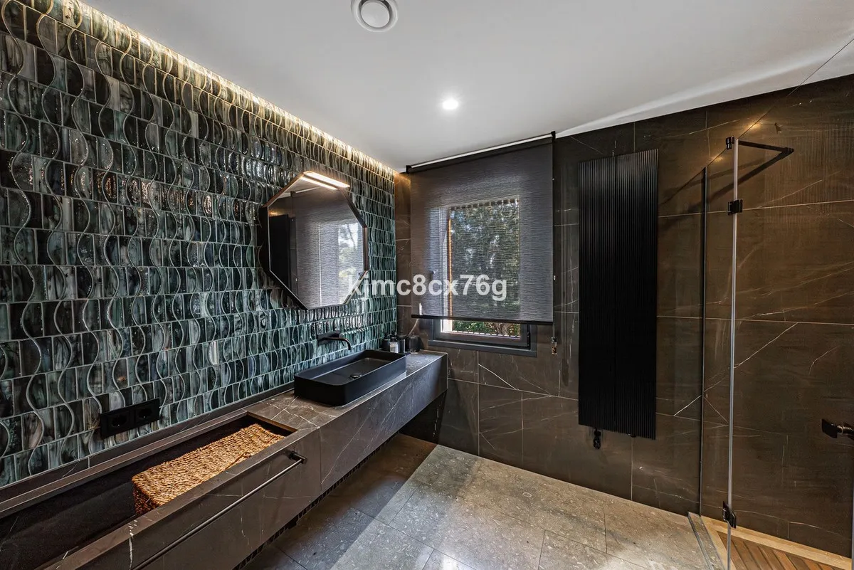 b97a7bd9-a3f6-46d0-8cf5-7f20a69ae49c