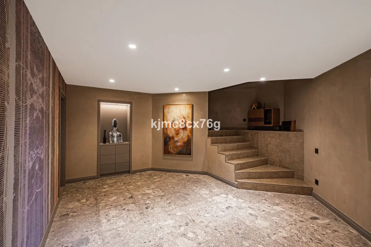 cb5e7351-c717-4e25-b4f8-f4d4b6249fb2