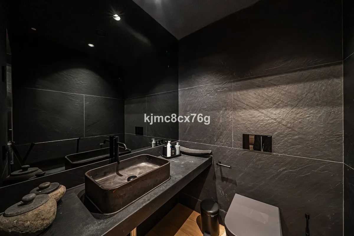 d9f04e7f-181b-47fa-816a-f01f7c1aa770