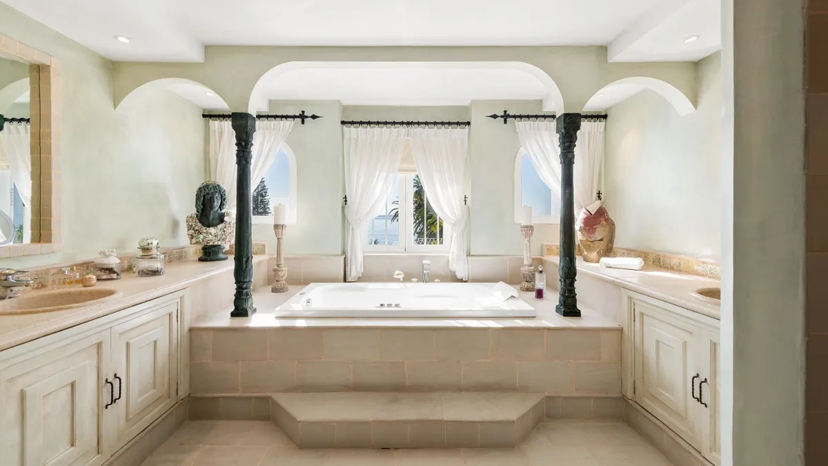 0605bac0-568d-448e-8145-d51ddb5717a2