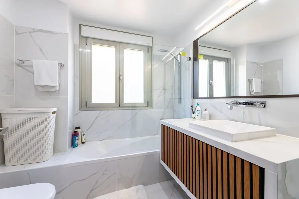 015c033c-484d-4d29-b1f3-828c84406b9a