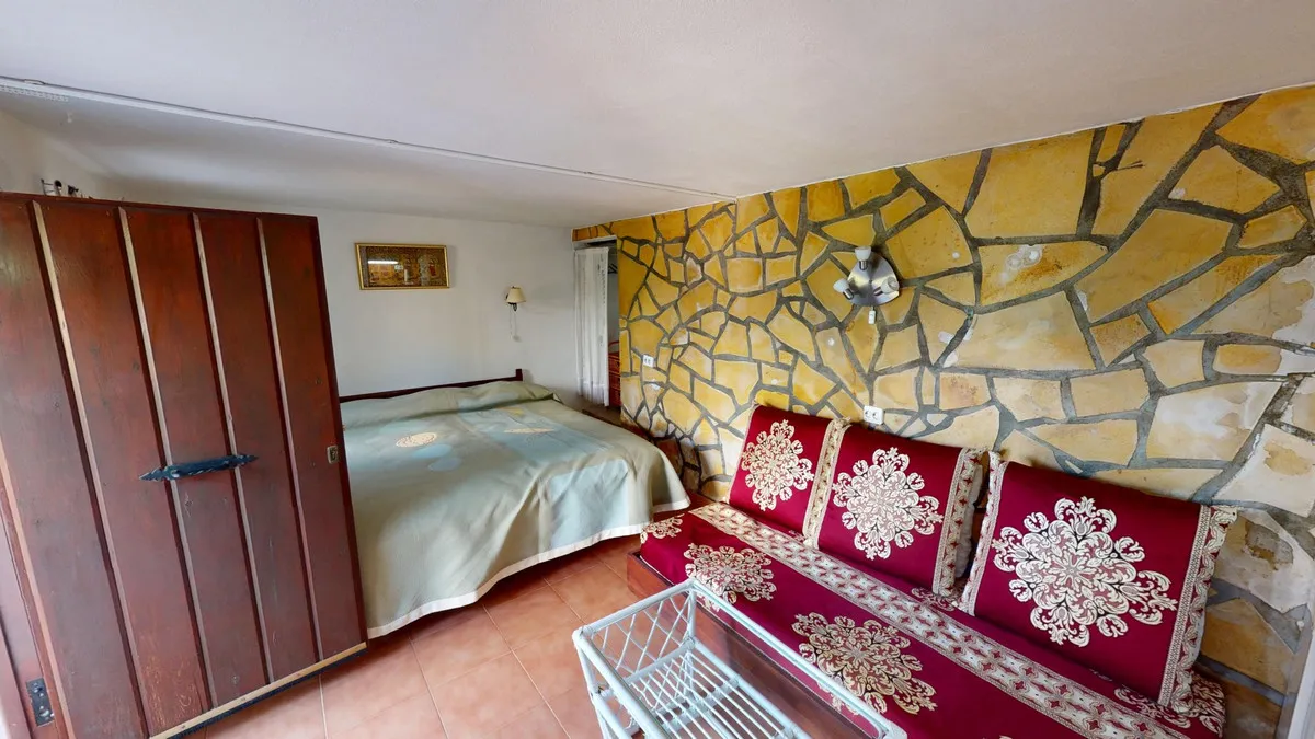 f6103af9-1723-4725-891c-8c192e4f1cec