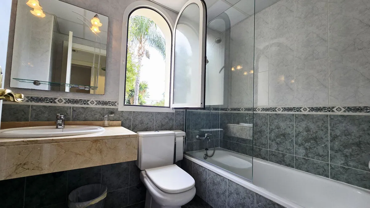 2842fb99-3403-4b6a-b3f6-eece6141dd02