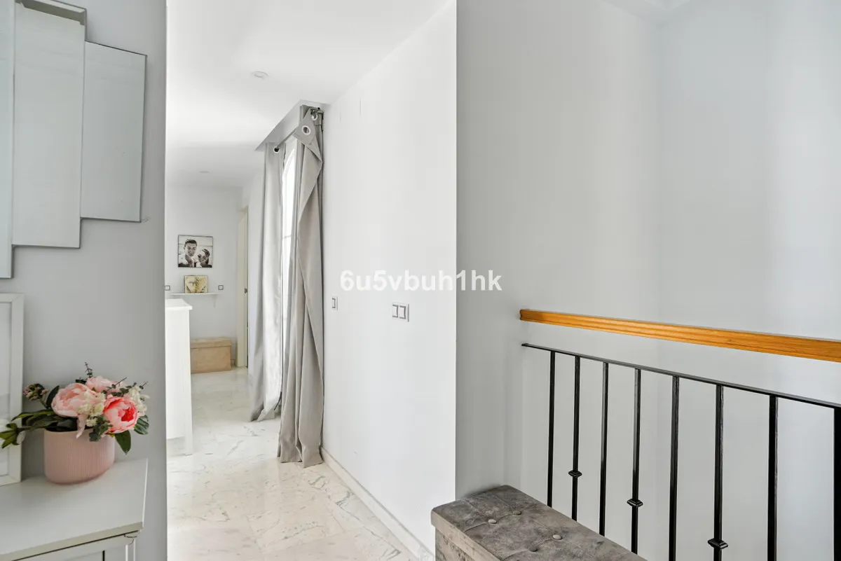 c8039bca-f148-4b1c-9da3-56c9b906c878