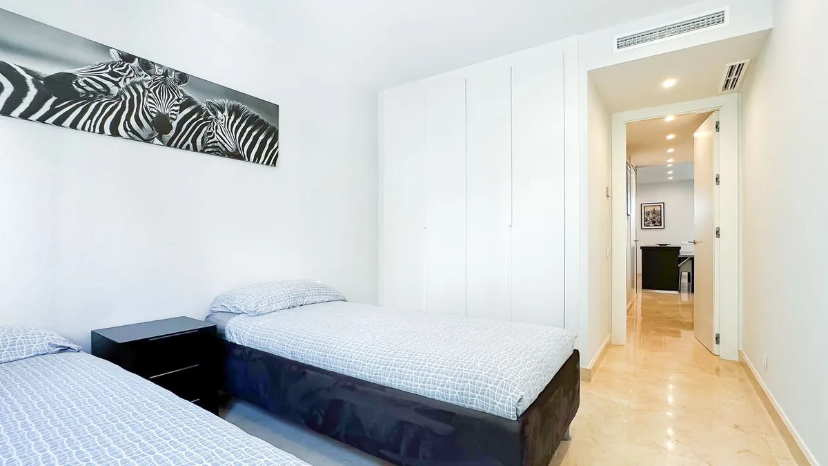 f7794af4-b2c6-49d5-aba0-81a5624e2e5c