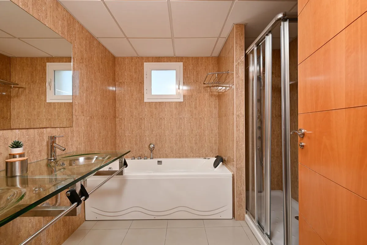 082ab5e0-b716-43a0-ae4c-81dcf235708a