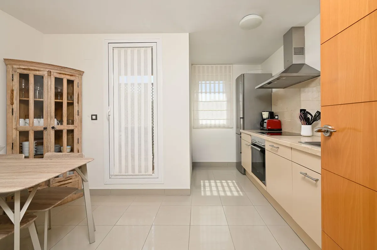 3c8e3156-20fe-45ad-a417-b794425a39bc